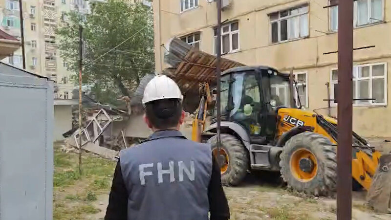 Sumqayıt şəhərində qanunsuz tikili sökülüb