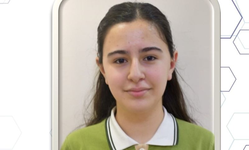 İmtahanda maksimal bal toplayan Ayşənin FOTOSU
