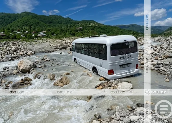 Şamaxıda sərnişin avtobusu çayın ortasında qaldı