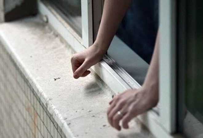 Bakıda 8 yaşlı qız 5-ci mərtəbədən yıxıldı, vəziyyəti ağırdır