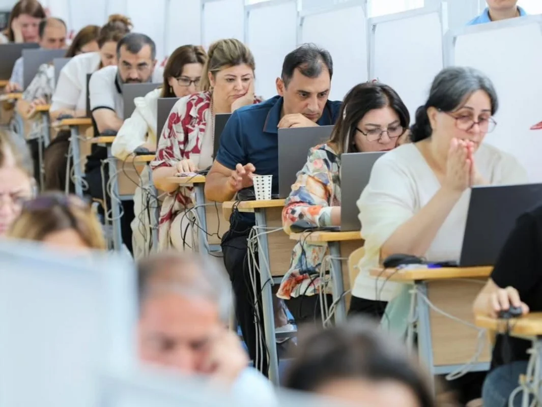 Sertifikasiya imtahanı verən müəllimlərin NƏZƏRİNƏ