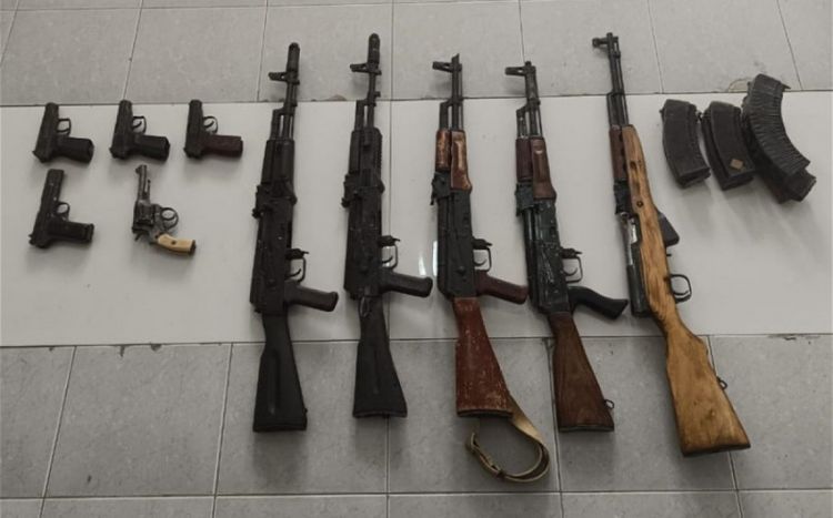 Polis əməliyyat keçirdi, qanunsuz silahlar aşkarlandı