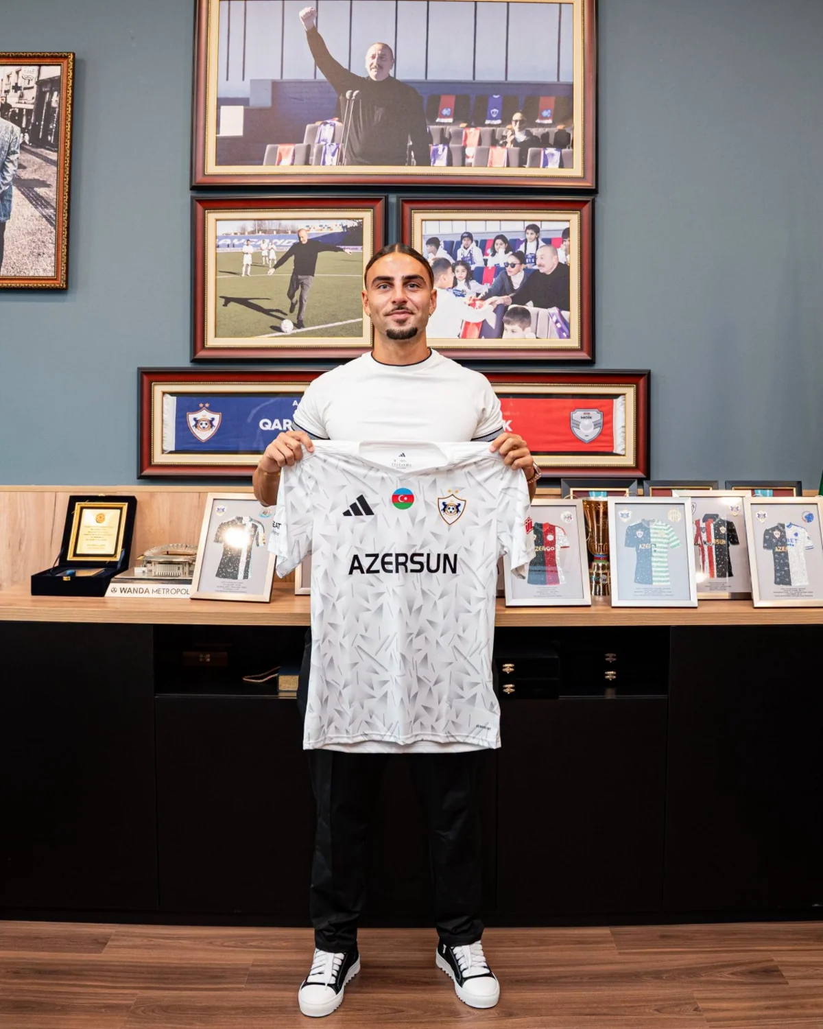 “Qarabağ” Cebrail Makreçkisi transfer edib
