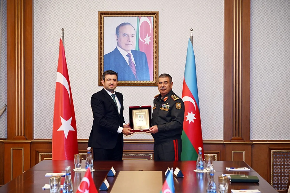 Zakir Həsənov Selçuk Bayraktarı qəbul edib