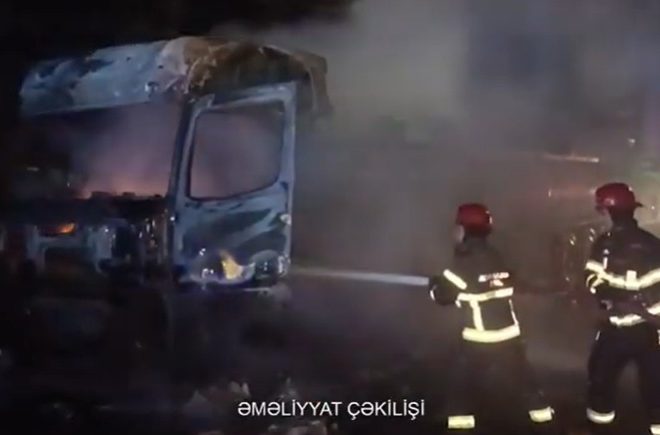 Bakıda yanacaq daşıyan avtomobil yanıb