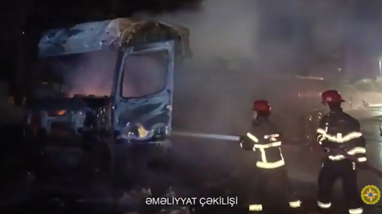 Bakıda yanacaq daşıyan avtomobil yanıb