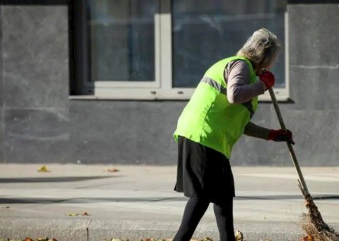 Əri süpürgəçi qadını 8 Martda ona verilən güllərə görə öldürübmüş