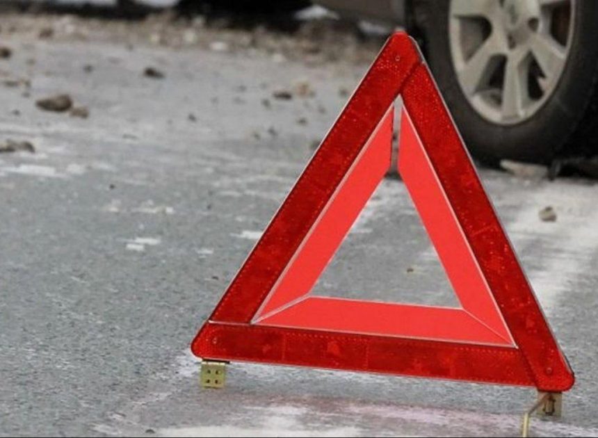 Tovuzda minik avtomobili yük maşınına çırpılıb, xəsarət alan var