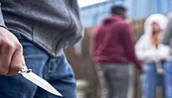 Bakıda məktəbin həyətində gənc oğlana çoxsaylı bıçaq zərbəsi vurulub