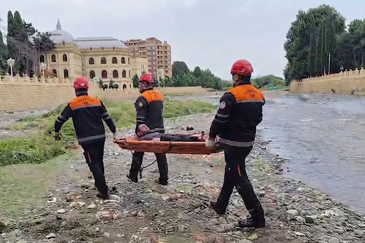 Gəncədə vətəndaş çaya yıxılıb