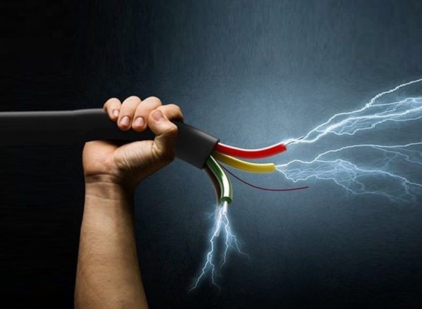 Şəkidə yüksək gərginlikli elektrik cərəyanının vurduğu kişi yanaraq ölüb