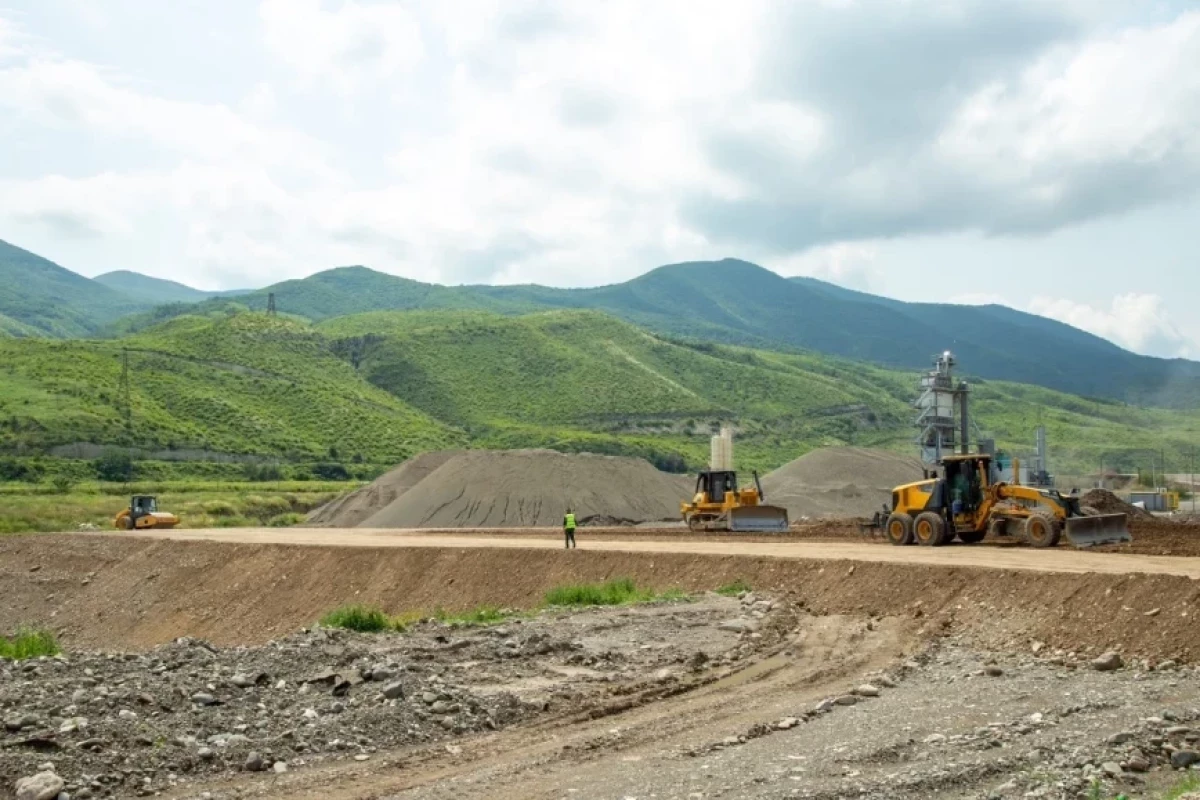 Kəlbəcər–Laçın avtomobil yolunda işlərin 50%-dən çoxu icra olunub