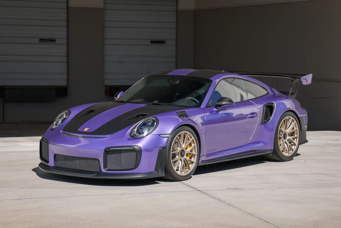 Nadir “Porsche” rekord qiymətə satıldı