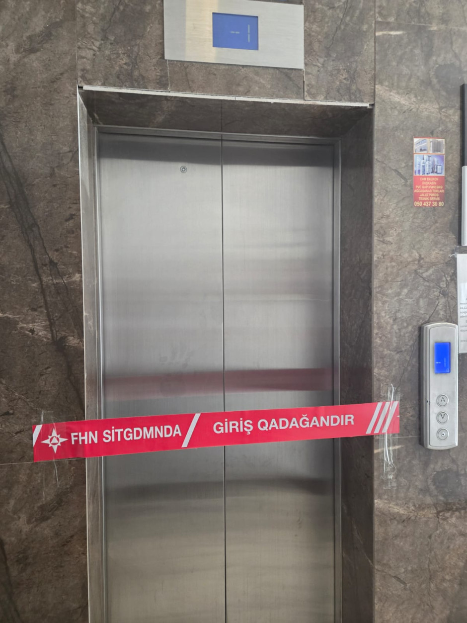 FHN yaşayış binasında təhlükəsizlik tələblərinə cavab verməyən liftlərin istismarını dayandırıb