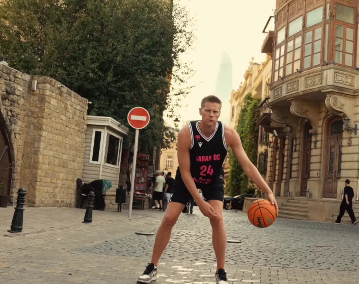 “Sabah” amerikalı basketbolçu Evan Bruinsmanı heyətinə qatıb