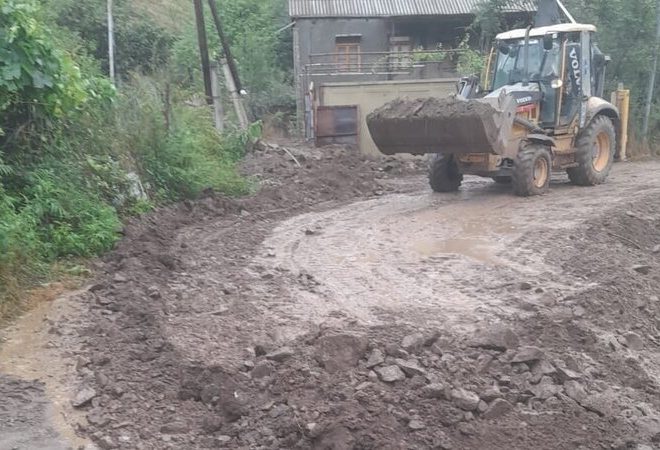 Sel Göygölün bu kəndinin yolunu sıradan çıxardı