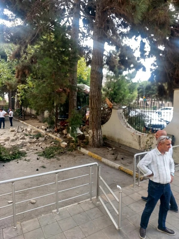 Bakıda avtobus 3 maşını əzib hasara çırpıldı