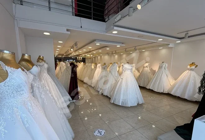 Bakıda gəlinlik salonunda dava: Satıcı müştəriyə xəsarət yetirdi