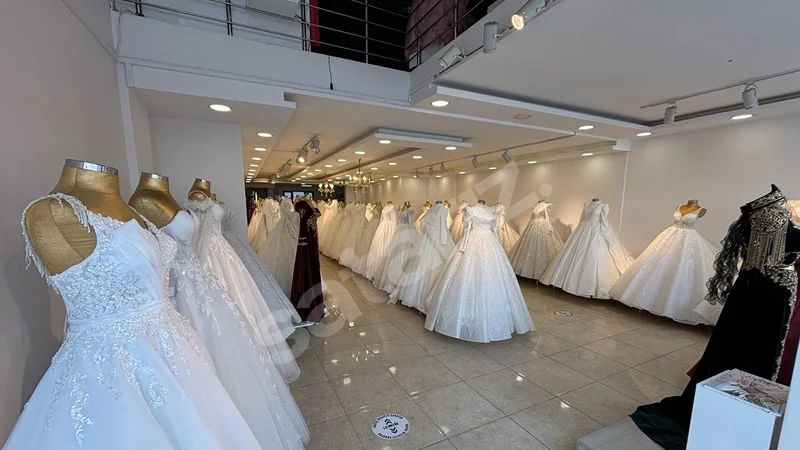 Bakıda gəlinlik salonunda dava: Satıcı müştəriyə xəsarət yetirdi