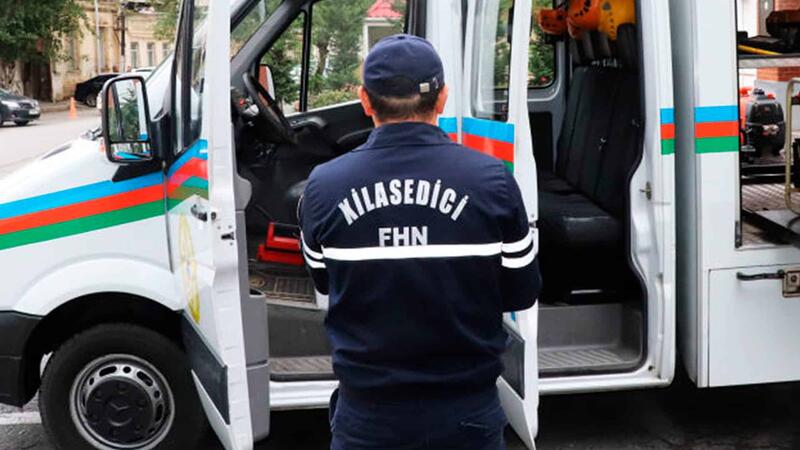 Evdə köməksiz vəziyyətdə qalan azyaşlılar xilas edildi