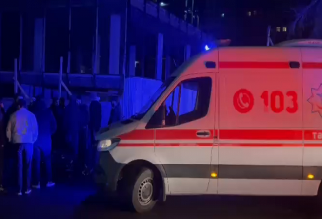 Bakıda 17 yaşlı oğlan anasına 12 bıçaq zərbəsi vurub