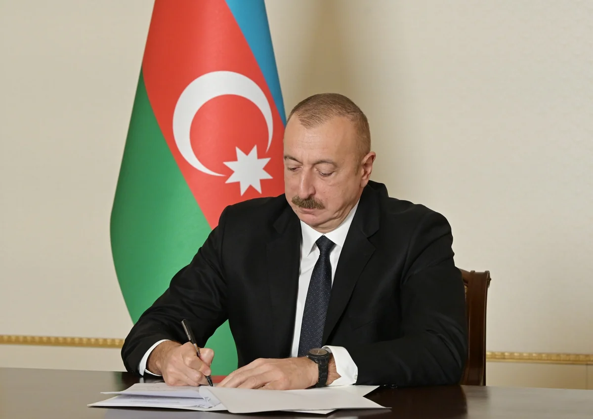 İlham Əliyev neft sənayesi işçilərini təltif edib