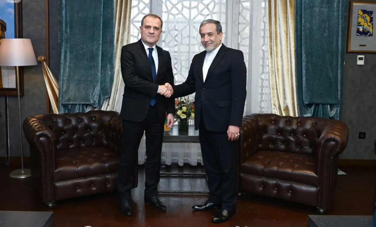 Azərbaycan və İran XİN başçıları Bişkekdə görüşüblər