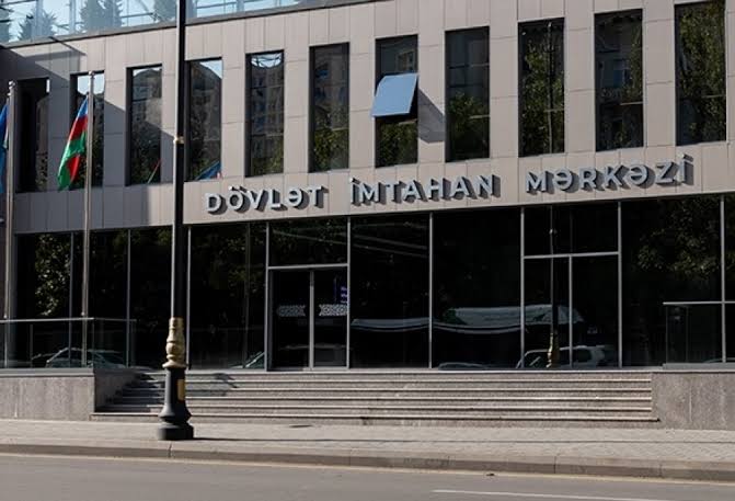 Ali məktəblərin boş qalan yerlərinə və kolleclərə qeydiyyat tarixi açıqlanıb