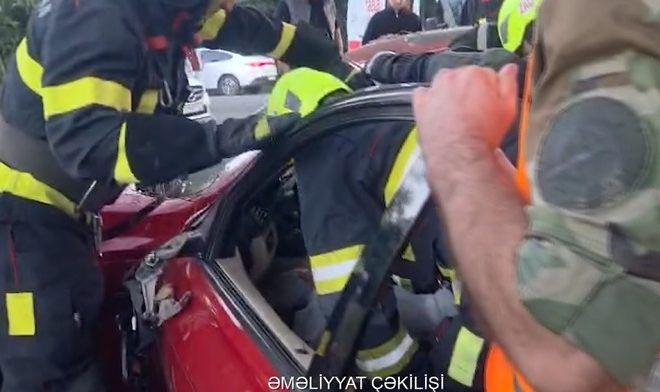 Avtomobildə sıxılı vəziyyətdə qalan şəxs xilas edilib