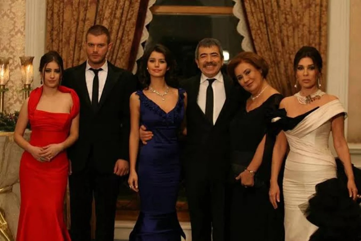 “Aşk-ı Memnu” serialının tanınmış aktirisası vəfat etdi