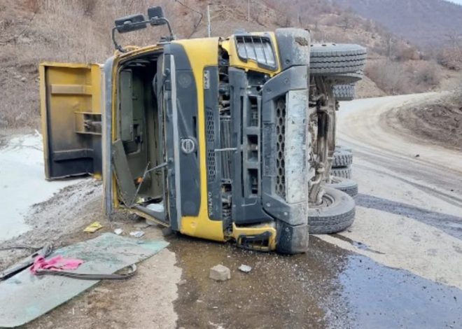 Masazırda yük maşını aşıb, ölən və xəsarət alanlar var