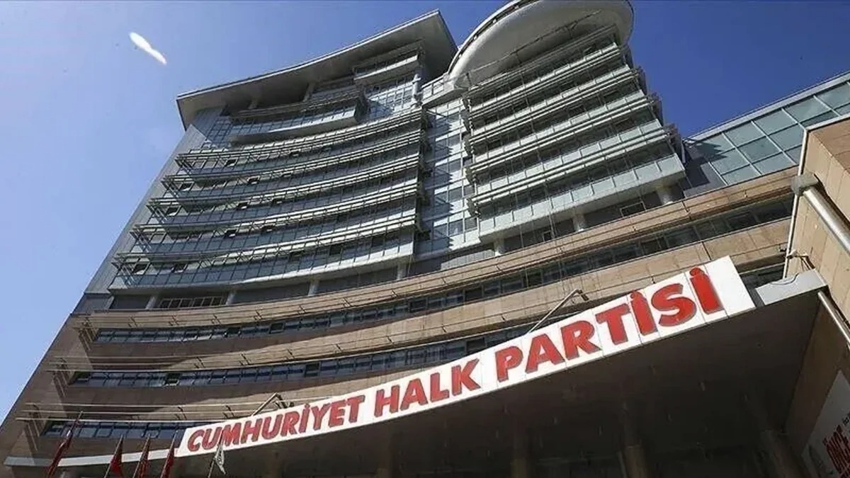 Mansur Yavaşdan sonra CHP-də ardıcıl istefalar