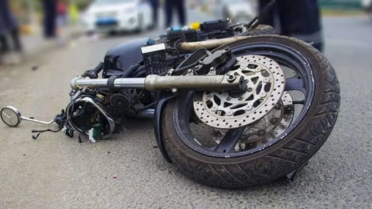 Tovuzda avtomobillə motosiklet toqquşdu: 18 yaşlı sürücü xəsarət aldı