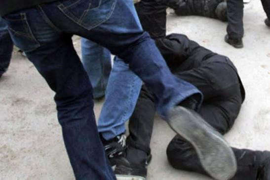 Ata Bakıda evini satmaq istədi, oğlu tərəfindən döyüldü