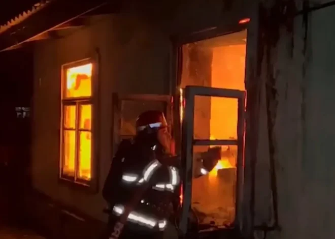 Ailə üzvləri ilə mübahisə etdi, yaşadığı evi yandırdı