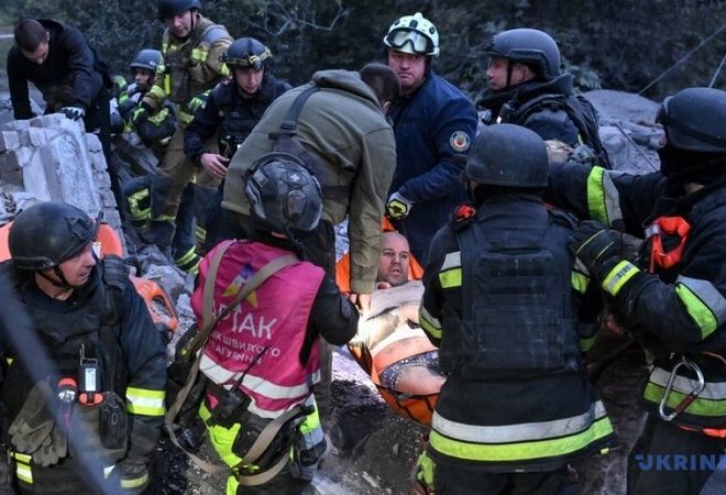 Zaporojyedə yaşayış binasına edilən hücumda ölənlərin sayı 20-yə çatıb