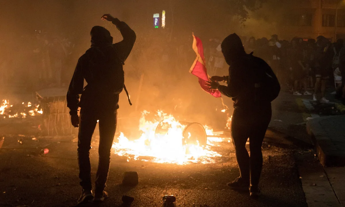 Barselonada kütləvi iğtişaşlar: 100-ə yaxın şəxs saxlanıldı, polislər yaralandı