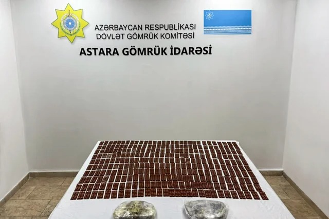 Maşını yoxlanılan sürücü narkotiki postun ərazisinə atdı