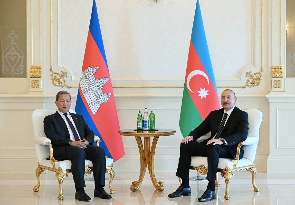İlham Əliyevin Hun Manet ilə məhdud tərkibdə görüşü olub