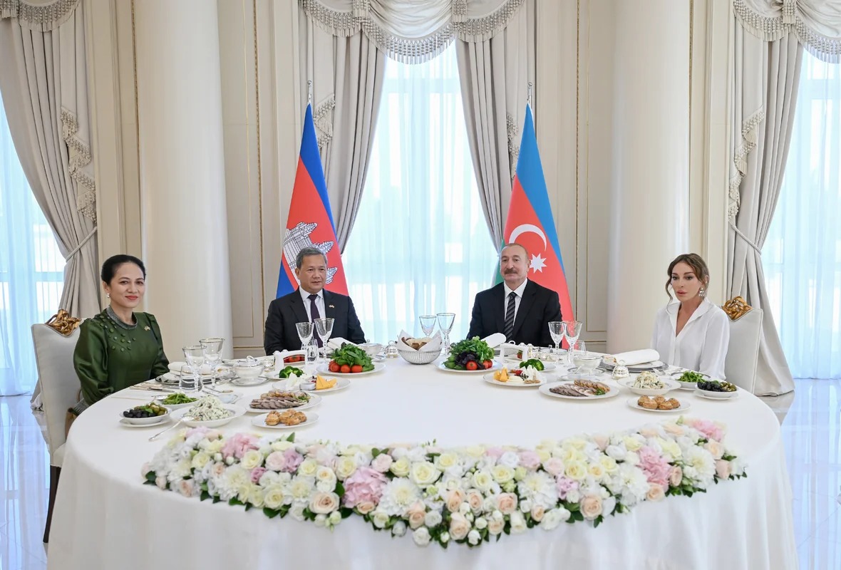 İlham Əliyevin adından Kamboca baş nazirinin şərəfinə rəsmi nahar verilib