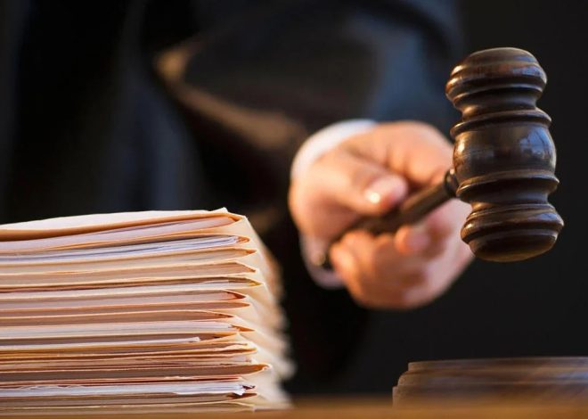 Bakıda küçədə çiyninə toxunduğu gənci bıçaqlamaqda ittiham olunanlar hakim qarşısında