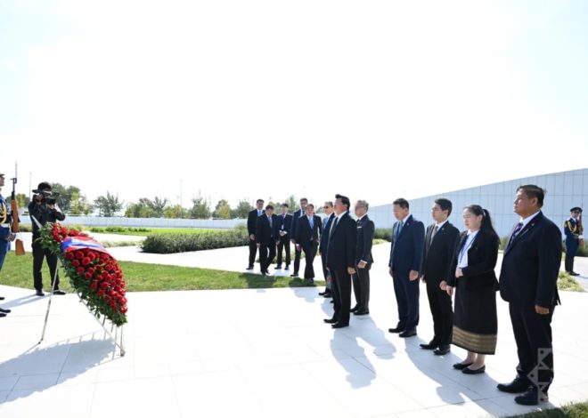 Laos prezidenti Zəfər parkını ziyarət edib