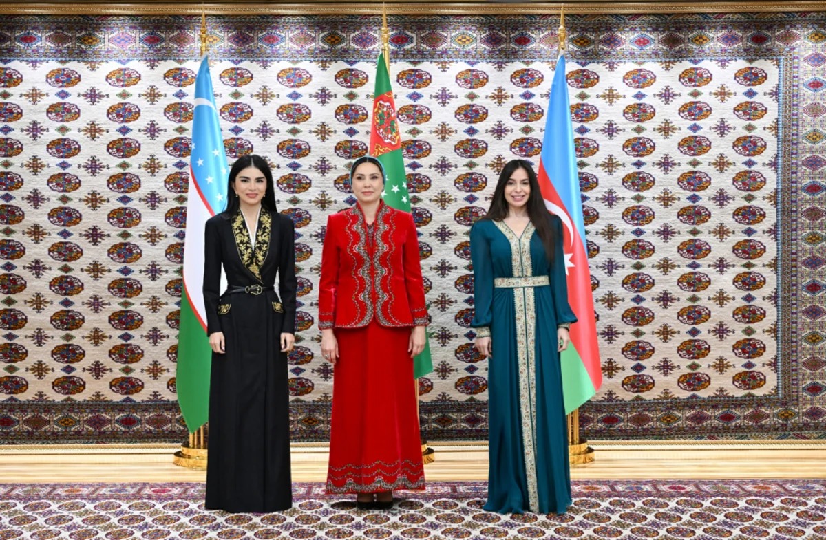 Aşqabadda Leyla Əliyeva, Oğulcahan Atabayeva və Saida Mirziyoyeva arasında üçtərəfli görüş olub
