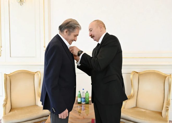 İlham Əliyev Fərhad Xəlilova “İstiqlal” ordenini təqdim edib