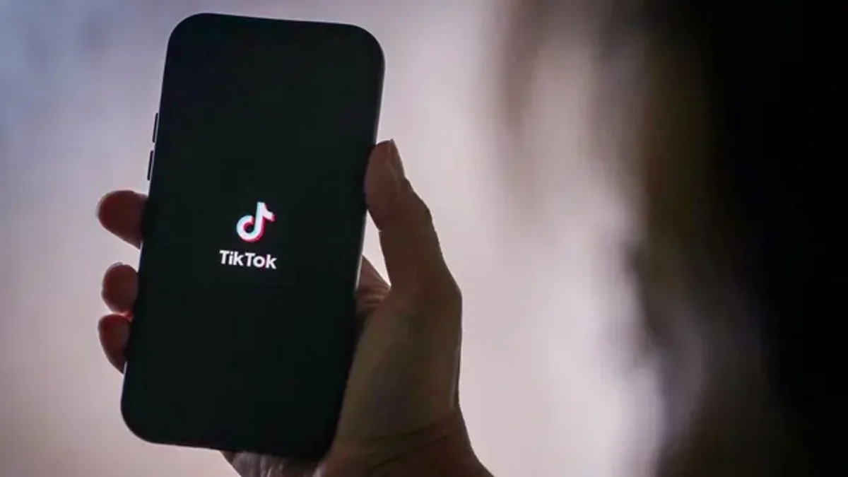 Bərdədə müəllimə “TikTok”dakı təhqirə görə cəzalandırıldı