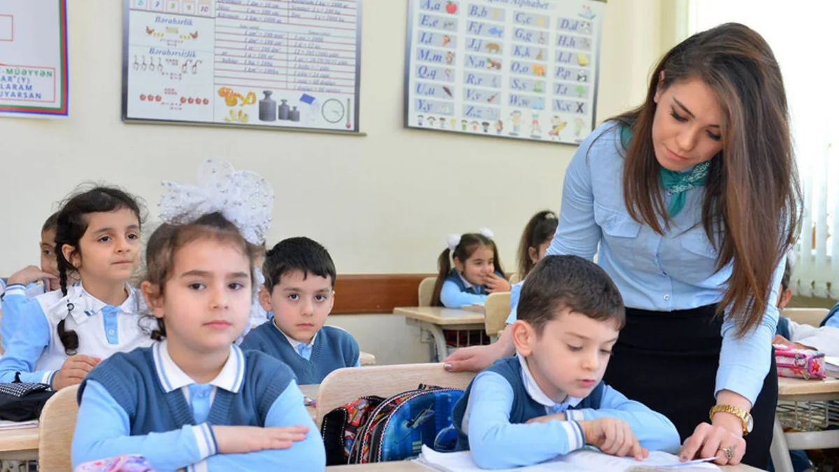 Məktəblərdə geyim qaydaları ilə bağlı bəyanat: “Vətəndaşlarımızı təxribatlara uymamağa dəvət edirik”