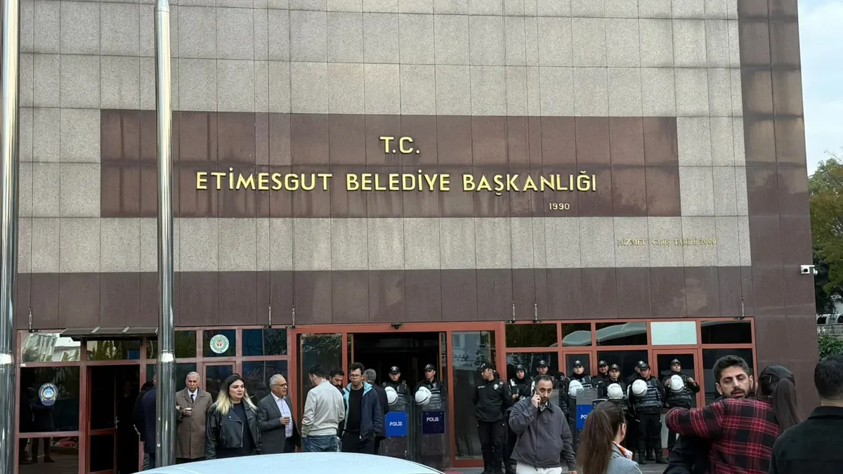 Türkiyədə istintaq: İki məmur həbs edildi