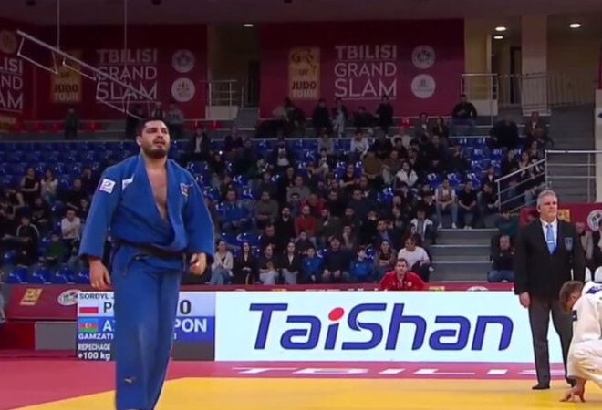 Camal Qamzatxanov dünya çempionatında yarımfinala çıxdı