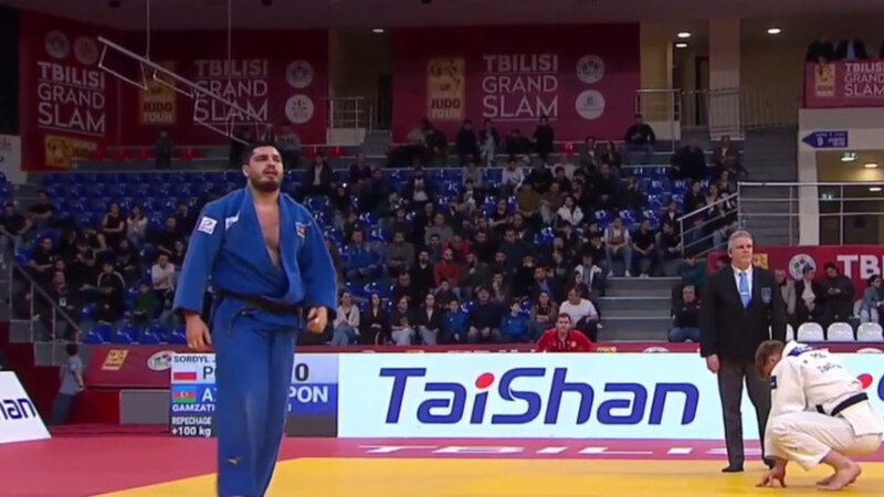Camal Qamzatxanov dünya çempionatında yarımfinala çıxdı